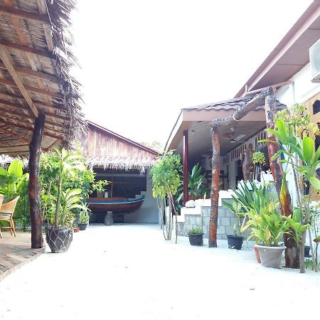 Alvi Star Inn Thulhaadhoo Exteriör bild