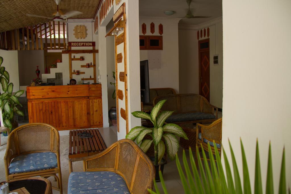 Alvi Star Inn Thulhaadhoo Exteriör bild