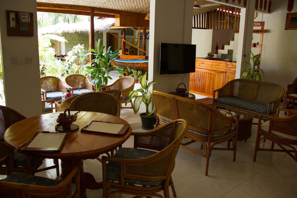 Alvi Star Inn Thulhaadhoo Exteriör bild