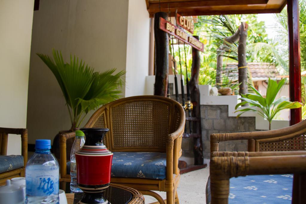 Alvi Star Inn Thulhaadhoo Exteriör bild