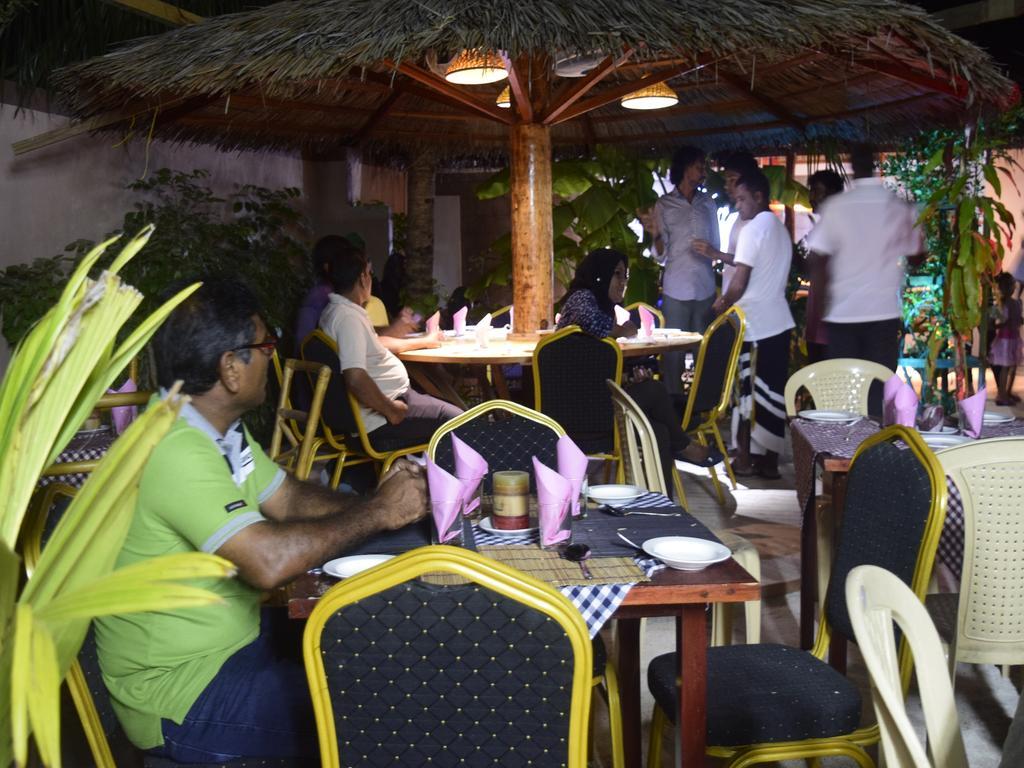 Alvi Star Inn Thulhaadhoo Exteriör bild