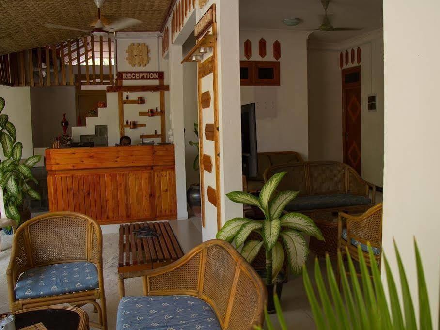 Alvi Star Inn Thulhaadhoo Exteriör bild
