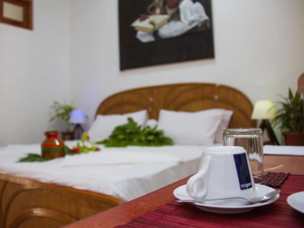 Alvi Star Inn Thulhaadhoo Exteriör bild